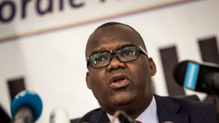 RDC : ex-président de la CENI, l’opposant Corneille Nanga laisse « nu » le régime Tshisekedi et traite Sama Lukonde de « comédien »