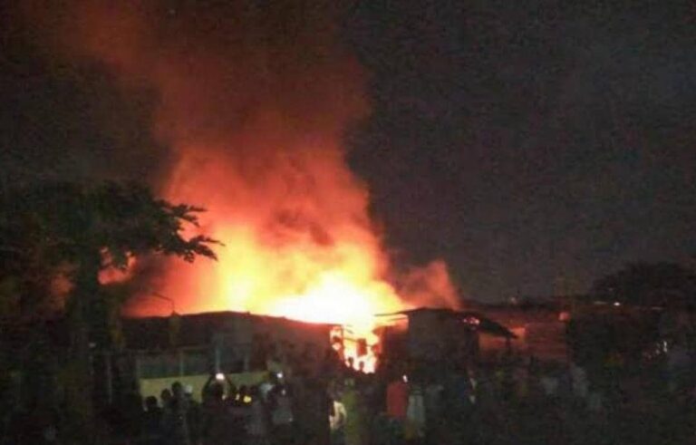 Kinshasa : Des maisons parties en fumée dans un incendie à Lingwala, le bourgmestre lance un SOS en faveur des victimes !