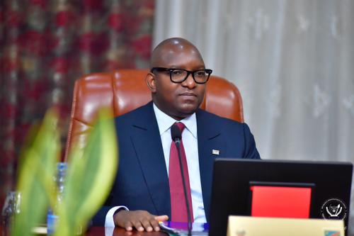 Crise de gouvernance en RDC : Steve Mbikayi, député Union sacrée, balance en public l’incompétence « notoire » de Sama Lukonde et craint pour l’avenir de la famille politique de Tshisekedi