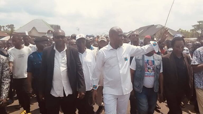 RDC : Après le dépôt de sa candidature, Martin Fayulu en tournée dans le Kwilu