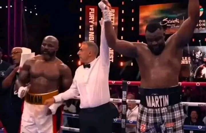 Boxe : Martin Bakole très puissant face à Carlos Takam