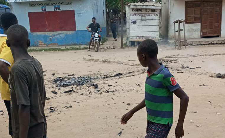 Kisangani : En crise de jalousie, un jeune homme s’attaque au fiancé de son ancienne copine, 6 personnes meurent et 8 autres se blessent