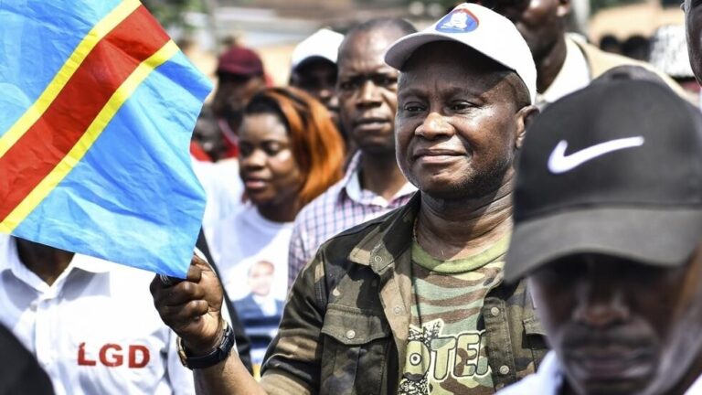 En RDC, six mois après l’assassinat de l’opposant Chérubin Okende, son âme n’a toujours pas « reposé en paix » et son sang continue de crier vengeance