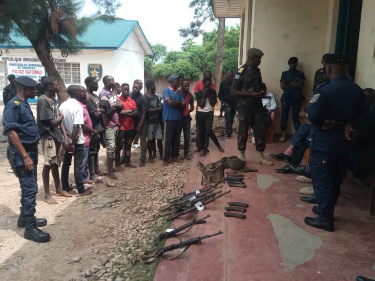 Sud-Kivu : 15 sujets burundais arrêtés et 4 armes AK 47 récupérées par une coalition FARDC-PNC lors d’un bouclage à Uvira