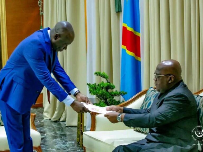 RDC – Formation du gouvernement : Augustin Kabuya remet le rapport final de sa mission d’information à Félix Tshisekedi