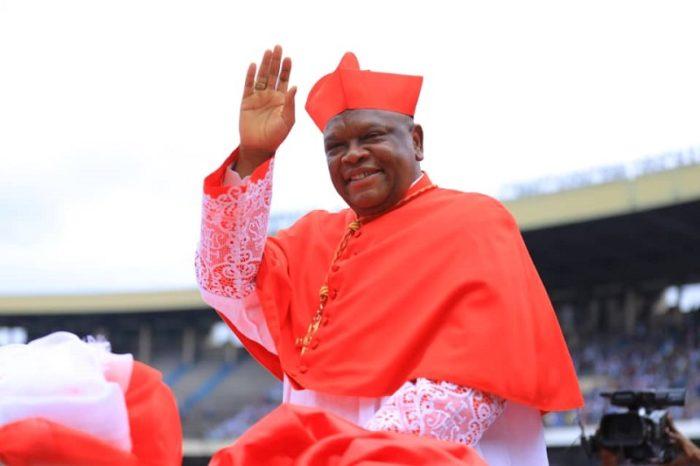 En RDC, sans se laisser intimider, le cardinal de Kinshasa dénonce l’hypocrisie du régime Tshisekedi qui a oublié le peuple et qui s’est allié aux groupes armés qui déstabilisent le pays