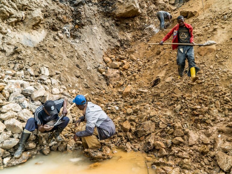 Conflit rwando-congolais : Kigali a pillé un million 918 mille kgs de coltan au Congo, minerais très stratégique pour la fabrication des téléphones